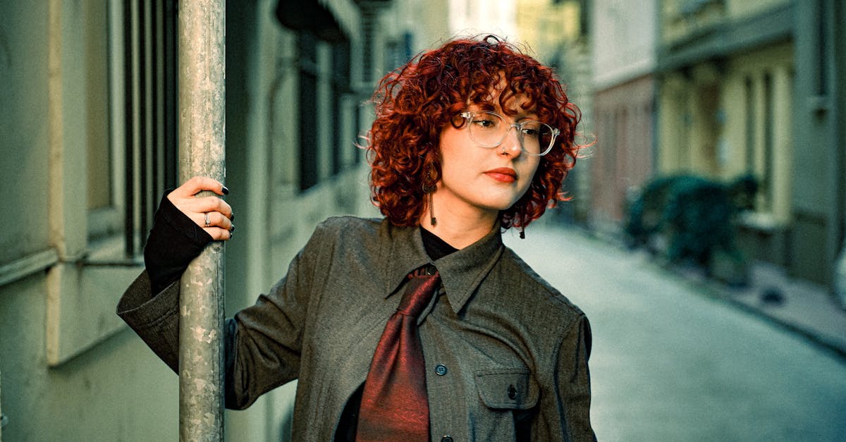 découvrez elsa lunghini, chanteuse et actrice française emblématique, connue pour ses tubes intemporels et sa carrière artistique riche.