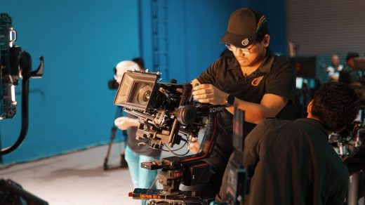 découvrez notre expertise en production de films, de la conception à la post-production, pour donner vie à vos projets audiovisuels avec créativité et professionnalisme.