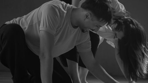 découvrez nos artistes invités talentueux qui enrichissent chaque événement par leur créativité et leur passion.