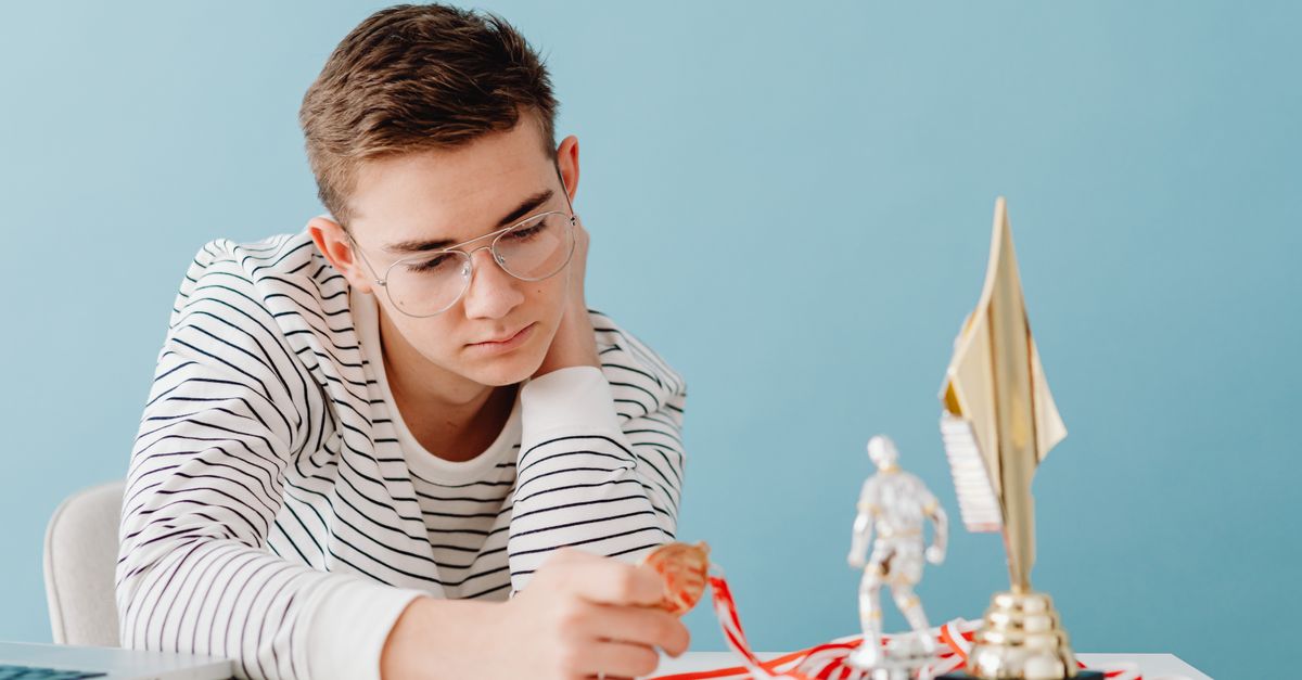 découvrez le gagnant de la compétition lego, un maître constructeurs qui a impressionné par sa créativité et son talent exceptionnel.