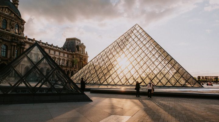 découvrez les détails fascinants du vol au louvre, une affaire mystérieuse et captivante qui a marqué l'histoire du célèbre musée parisien.