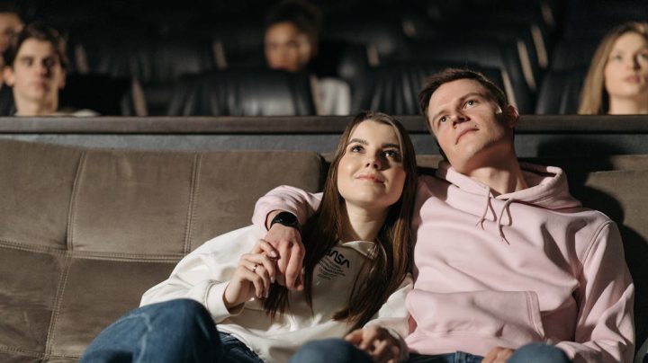 découvrez les dernières sorties de films, bandes-annonces, dates de sortie et critiques pour ne rien manquer des nouveautés cinématographiques.