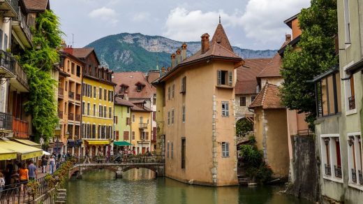 découvrez le festival d'annecy, le rendez-vous incontournable du cinéma d'animation, avec projections, ateliers et rencontres internationales.