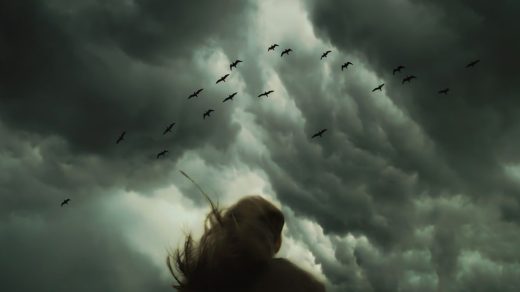 découvrez l'épisode palpitant de doctor who intitulé "storm", où le docteur affronte une tempête mystérieuse mettant en péril l'univers. plongez dans cette aventure captivante remplie de suspense et de science-fiction.