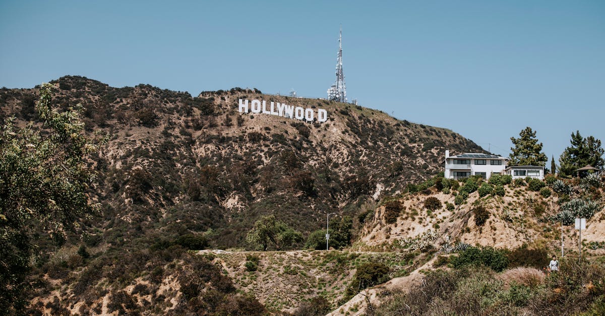 découvrez l'univers fascinant d'hollywood, le berceau du cinéma mondial, ses stars emblématiques, ses studios mythiques et ses dernières actualités.