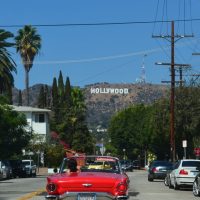 découvrez l'univers fascinant d'hollywood, berceau du cinéma mondial, ses stars emblématiques, ses studios légendaires et ses histoires captivantes.