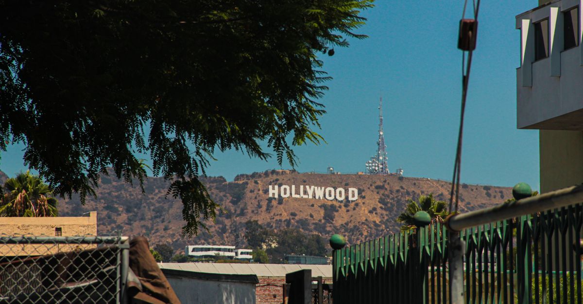 découvrez l'univers fascinant d'hollywood, berceau du cinéma mondial, ses stars emblématiques, ses studios mythiques et ses actualités incontournables.