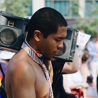 découvrez une sélection de films célébrant la fierté lgbtq+, mettant en lumière des histoires inspirantes et la diversité des identités.