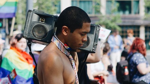 découvrez une sélection de films célébrant la fierté lgbtq+, mettant en lumière des histoires inspirantes et la diversité des identités.