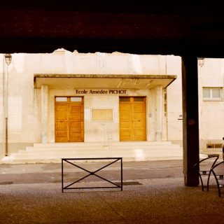 découvrez le madame figaro arles photo prize 2026, un concours prestigieux mettant en lumière les talents émergents de la photographie contemporaine.
