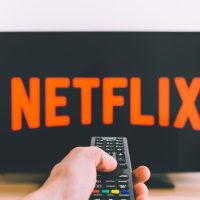 découvrez les meilleures séries netflix, des nouveautés aux classiques incontournables, pour tous les goûts et tous les styles.