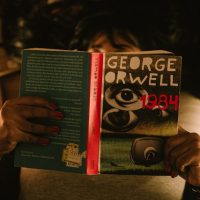 découvrez des récits captivants mêlant science-fiction et thriller, alliant suspense intense et univers futuristes fascinants pour vous tenir en haleine jusqu'à la dernière page.