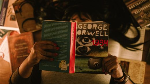 découvrez des récits captivants mêlant science-fiction et thriller, alliant suspense intense et univers futuristes fascinants pour vous tenir en haleine jusqu'à la dernière page.