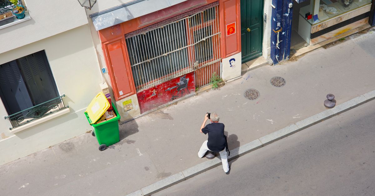 découvrez banksy, l'artiste de rue emblématique connu pour ses œuvres engagées et mystérieuses qui défient les conventions artistiques.