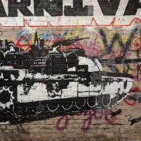 découvrez l'univers mystérieux de banksy, artiste de street art reconnu pour ses œuvres engagées et provocantes qui révolutionnent le paysage urbain.
