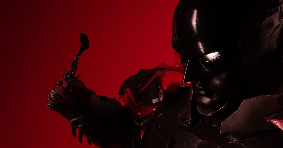 découvrez les différentes armures de batman, alliant technologie avancée et protection optimale pour combattre le crime avec style et efficacité.