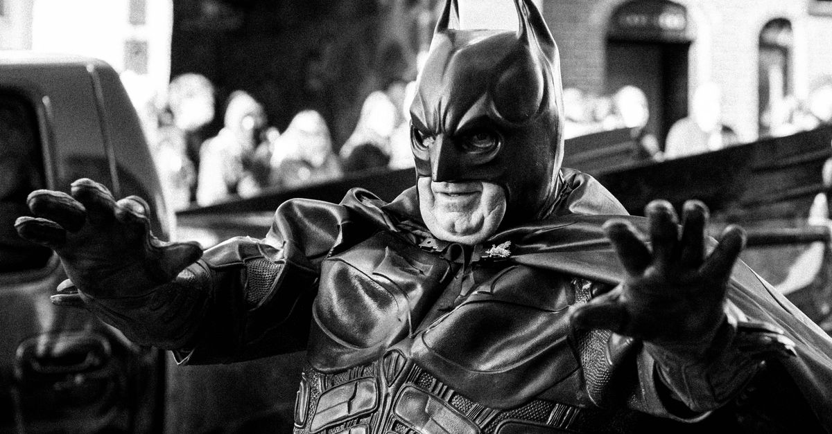 découvrez l'armure de batman : une combinaison high-tech alliant protection, agilité et design emblématique pour combattre le crime avec efficacité.