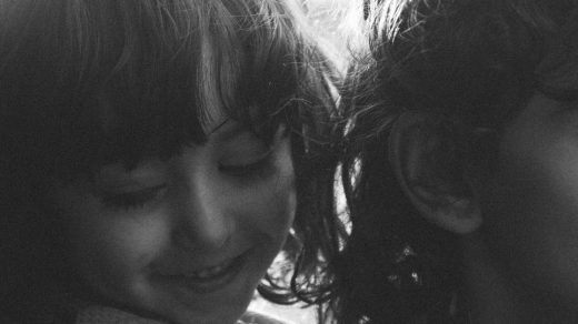 découvrez tout sur les enfants de charlotte gainsbourg, sa vie de famille et ses relations personnelles.