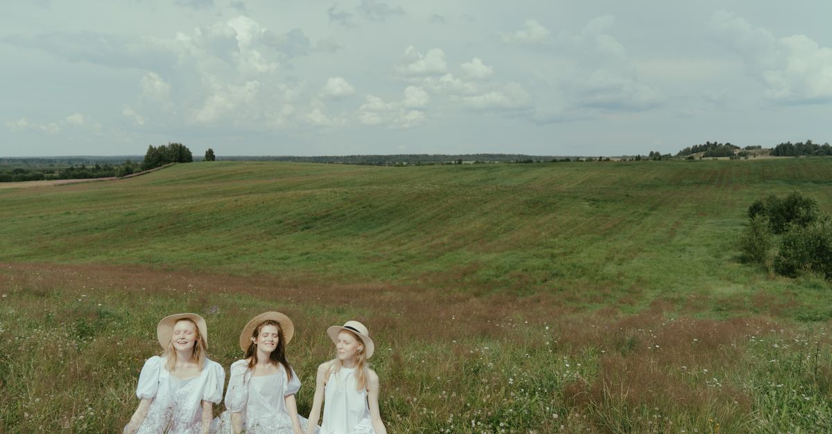 découvrez l'univers captivant des cornillac sisters, un duo talentueux alliant harmonie vocale et créativité artistique.