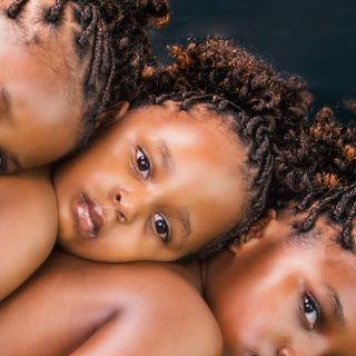 découvrez l'univers captivant des cornillac sisters, un duo talentueux mêlant musique et complicité pour un voyage artistique unique.