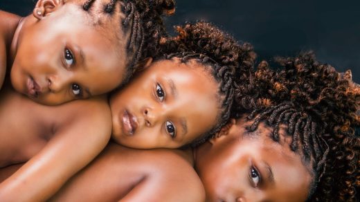 découvrez l'univers captivant des cornillac sisters, un duo talentueux mêlant musique et complicité pour un voyage artistique unique.
