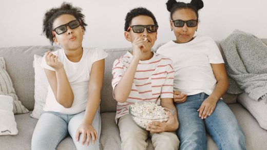 découvrez notre sélection des meilleurs films familiaux, parfaits pour des moments de détente et de partage en famille.