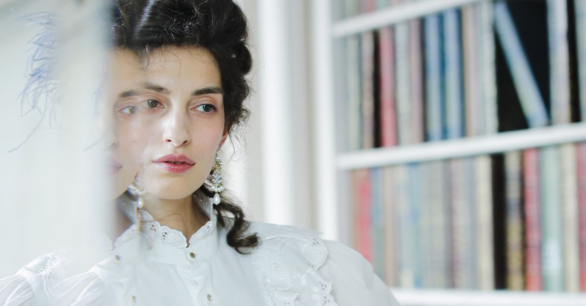 découvrez mademoiselle holmes, une héroïne captivante mêlant mystère et intelligence pour résoudre des enquêtes intrigantes.