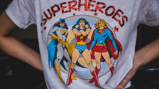 découvrez l'univers captivant de supergirl, l'héroïne emblématique dotée de pouvoirs extraordinaires, qui lutte pour la justice et la protection de l'humanité.