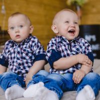 découvrez tout sur les jumeaux : leurs particularités, liens uniques et faits fascinants à propos des frères et sœurs nés le même jour.